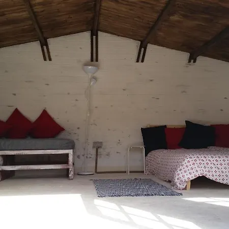 Explorers Retreat Hostel *